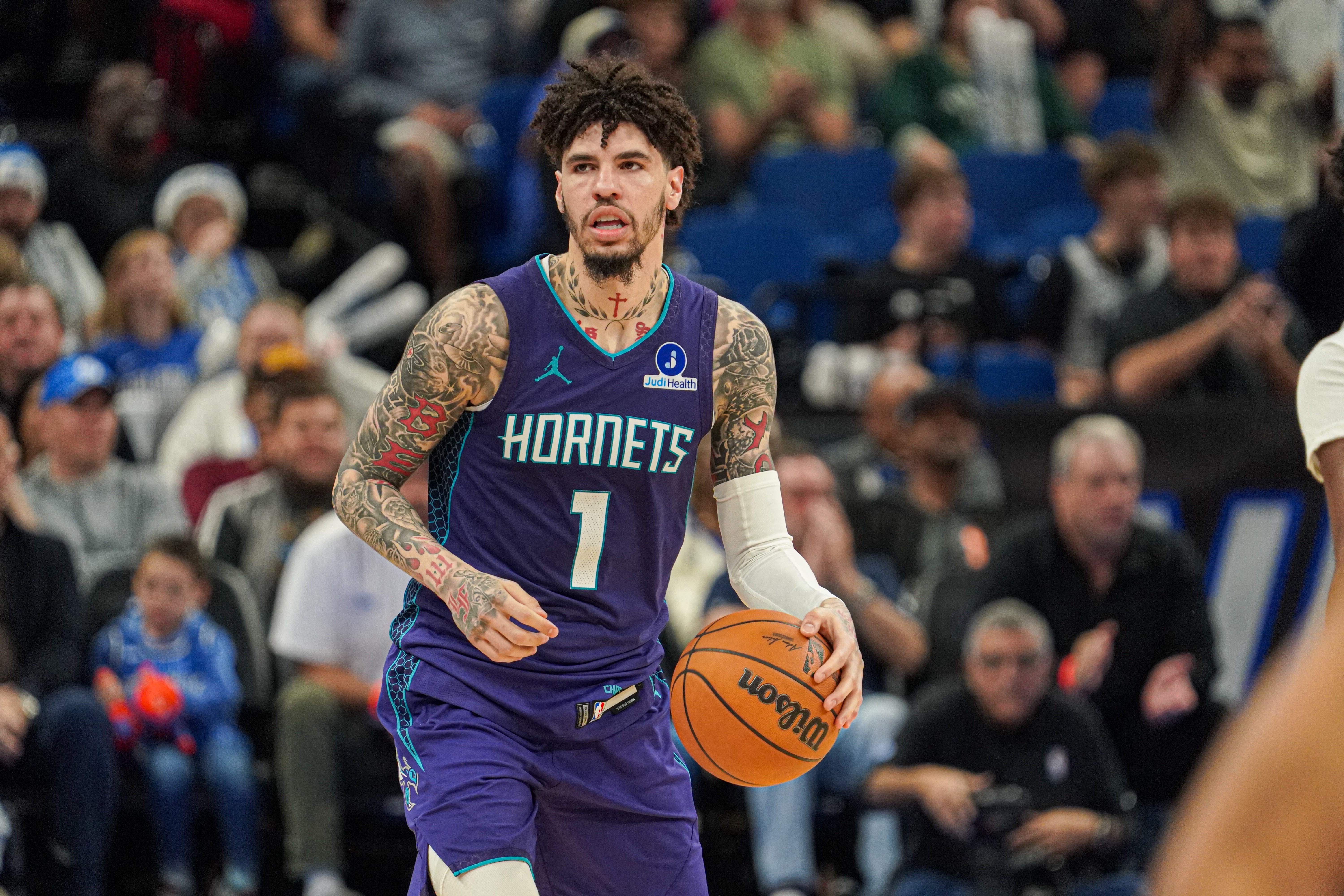 V站体育新闻-全员一点手感都没有！黄蜂半场50投仅13中&amp;命中率26% 三分24中3