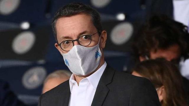 V站体育赛事-马赛球迷攻占球队基地​ 靠打砸就能逼退无能主席？